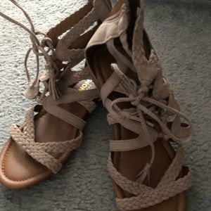 Sonoma sandals
